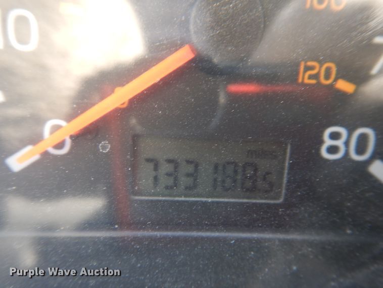 image for item JK9532 2000 Volvo VN  semi truck