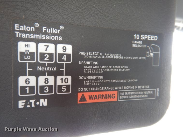 image for item JK9532 2000 Volvo VN  semi truck