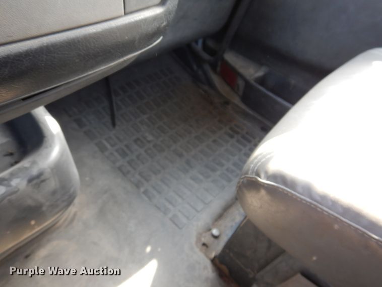 image for item JK9532 2000 Volvo VN  semi truck