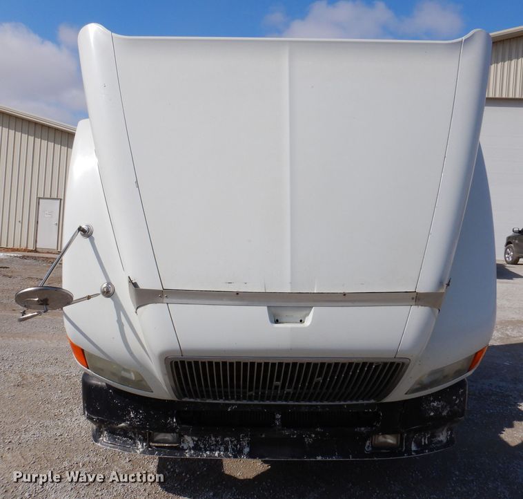 image for item JK9532 2000 Volvo VN  semi truck