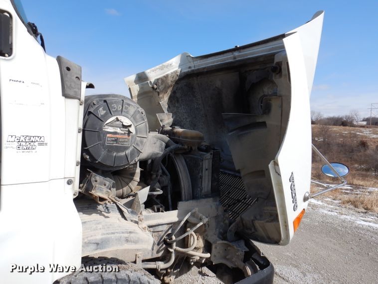 image for item JK9532 2000 Volvo VN  semi truck