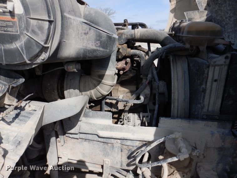 image for item JK9532 2000 Volvo VN  semi truck