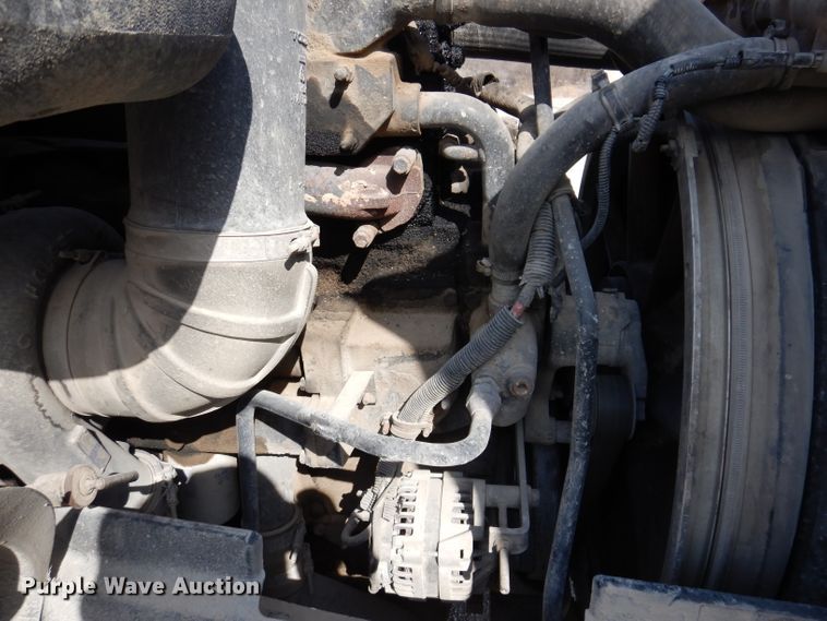 image for item JK9532 2000 Volvo VN  semi truck