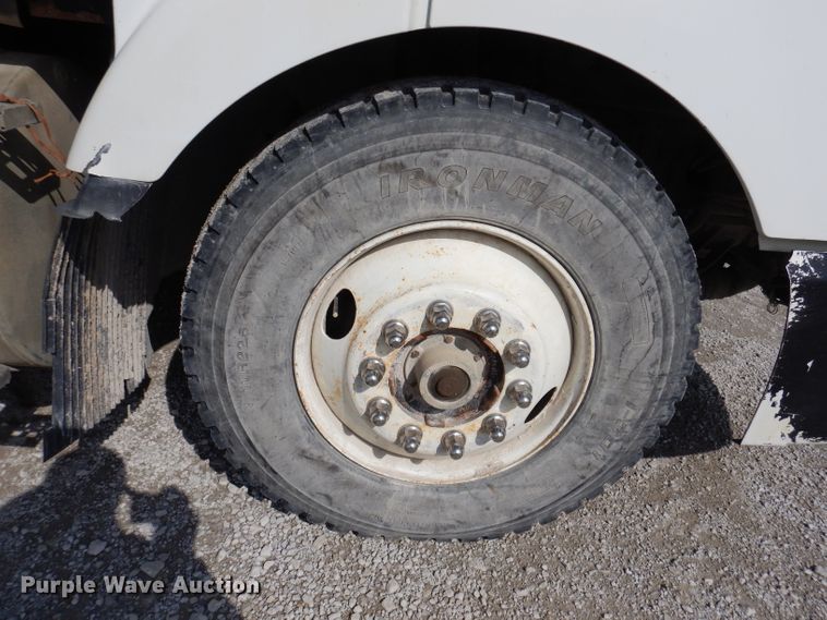 image for item JK9532 2000 Volvo VN  semi truck