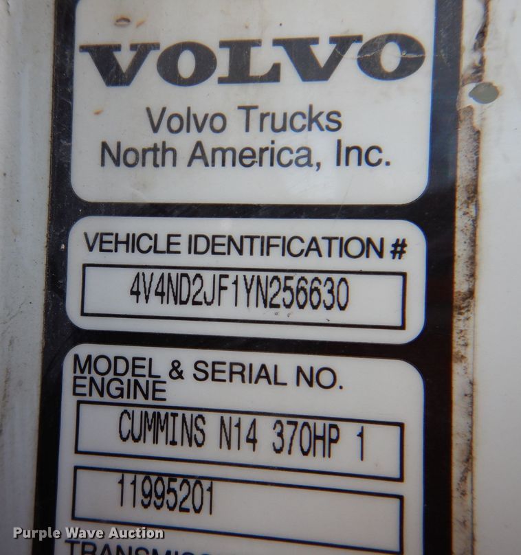 image for item JK9532 2000 Volvo VN  semi truck