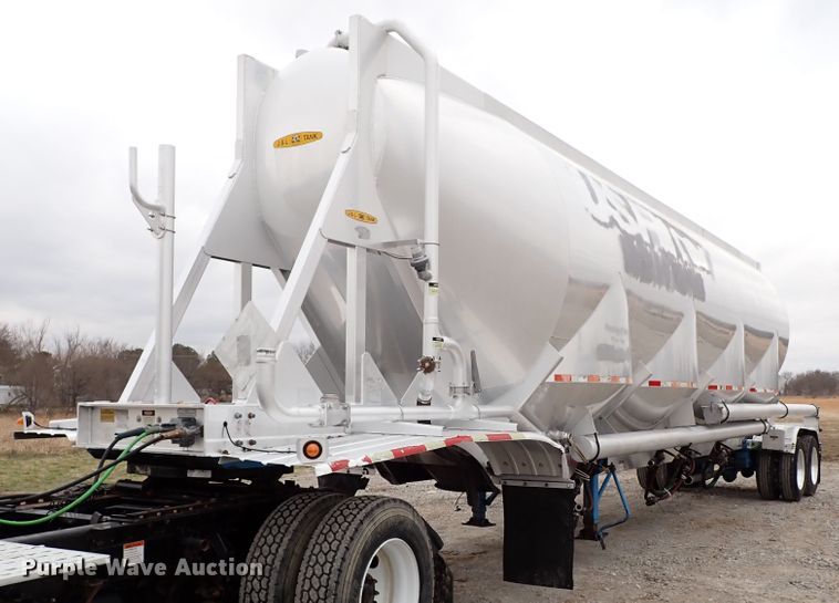 image for item JN9237 2002 Heil  pneumatic dry bulk trailer