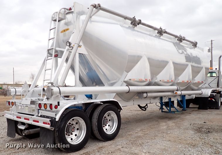 image for item JN9237 2002 Heil  pneumatic dry bulk trailer