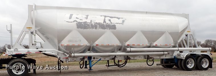image for item JN9237 2002 Heil  pneumatic dry bulk trailer