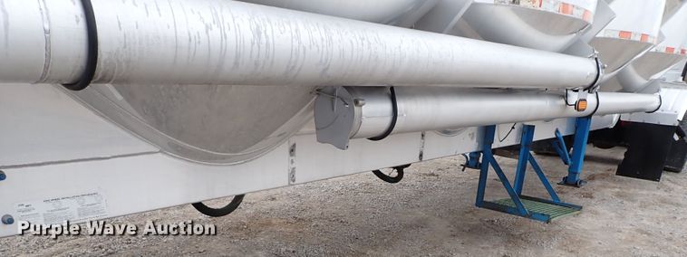 image for item JN9237 2002 Heil  pneumatic dry bulk trailer