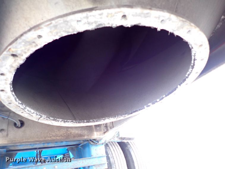 image for item JN9237 2002 Heil  pneumatic dry bulk trailer