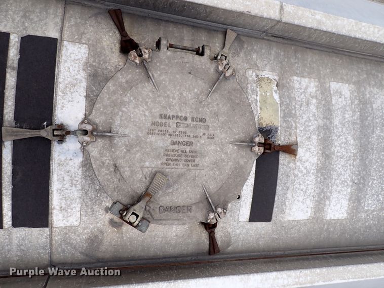 image for item JN9237 2002 Heil  pneumatic dry bulk trailer