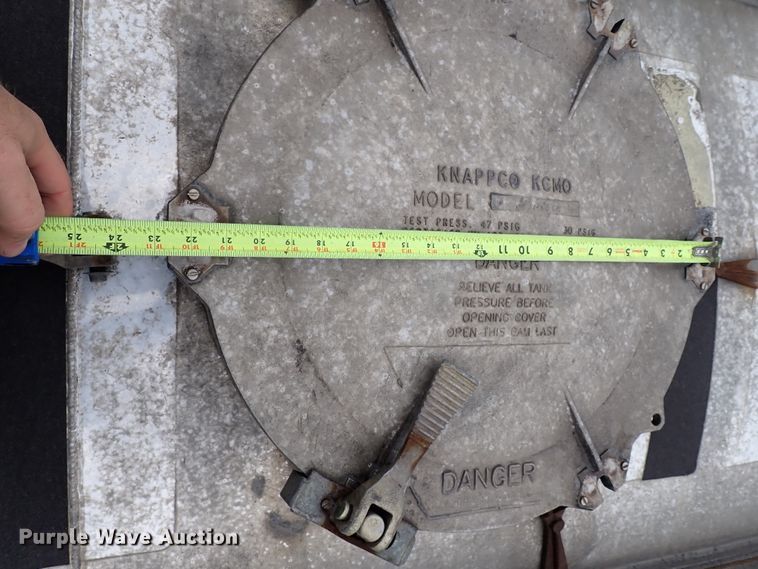 image for item JN9237 2002 Heil  pneumatic dry bulk trailer