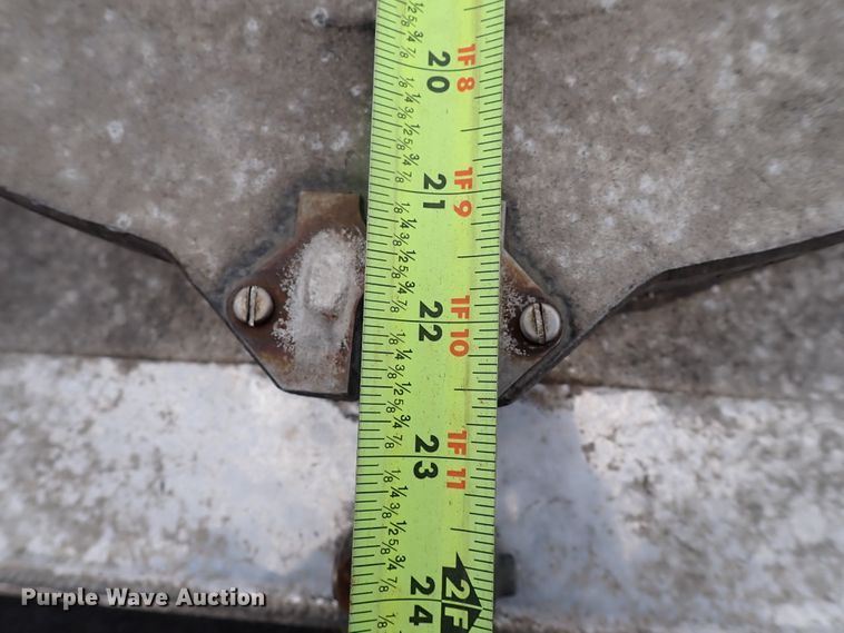 image for item JN9237 2002 Heil  pneumatic dry bulk trailer