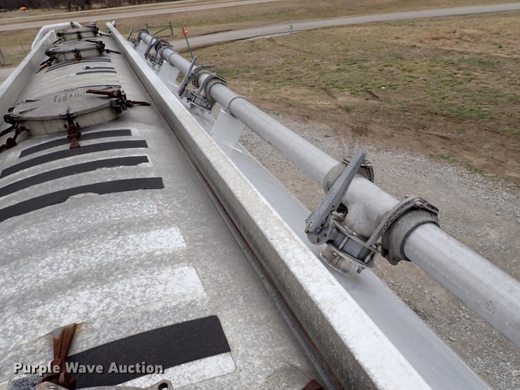 image for item JN9237 2002 Heil  pneumatic dry bulk trailer