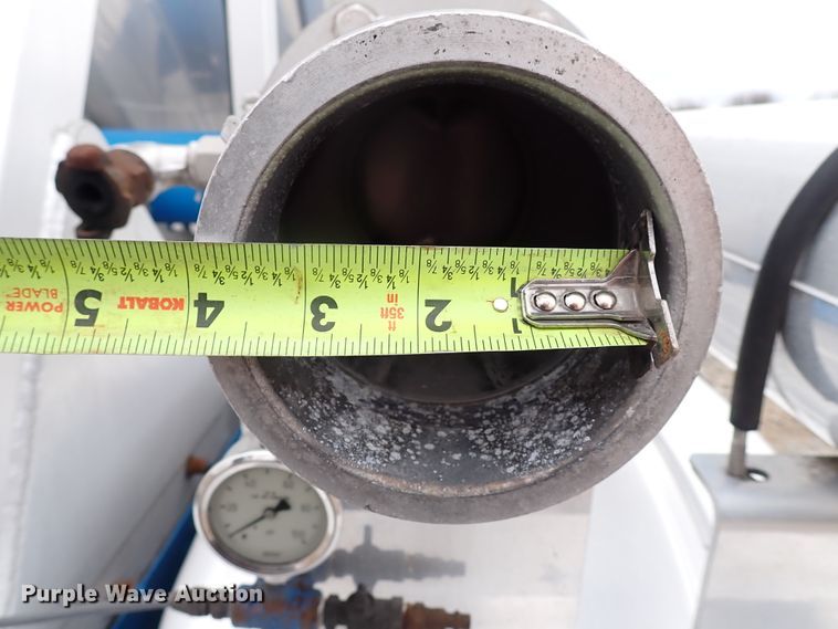 image for item JN9237 2002 Heil  pneumatic dry bulk trailer