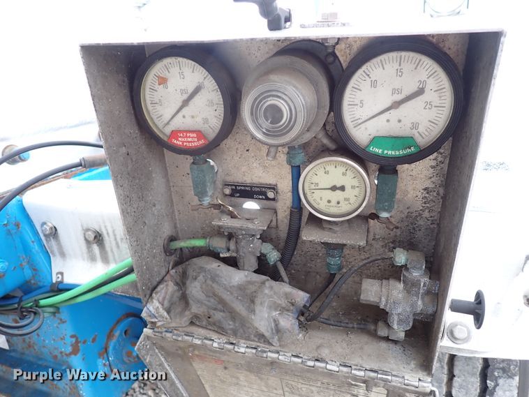 image for item JN9237 2002 Heil  pneumatic dry bulk trailer