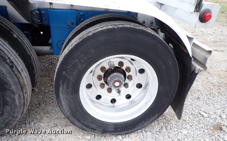 image for item JN9237 2002 Heil  pneumatic dry bulk trailer