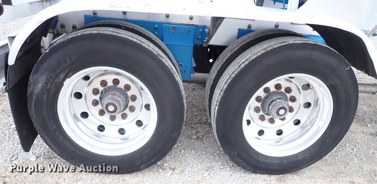 image for item JN9237 2002 Heil  pneumatic dry bulk trailer