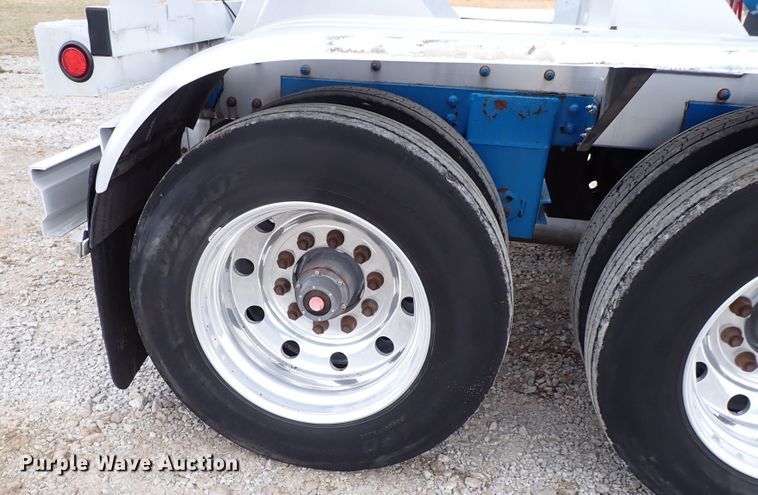 image for item JN9237 2002 Heil  pneumatic dry bulk trailer