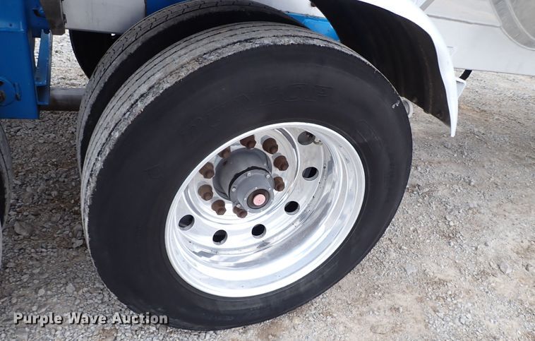 image for item JN9237 2002 Heil  pneumatic dry bulk trailer