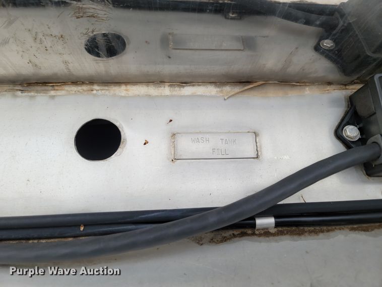 image for item JN9237 2002 Heil  pneumatic dry bulk trailer