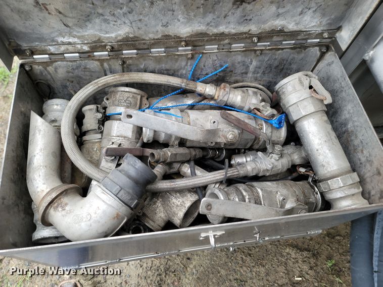 image for item JN9237 2002 Heil  pneumatic dry bulk trailer