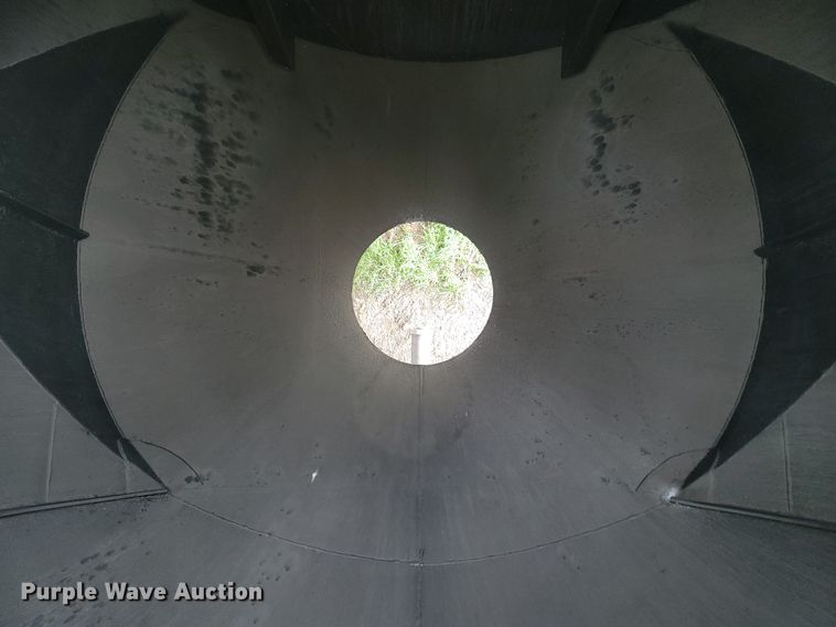 image for item JN9237 2002 Heil  pneumatic dry bulk trailer