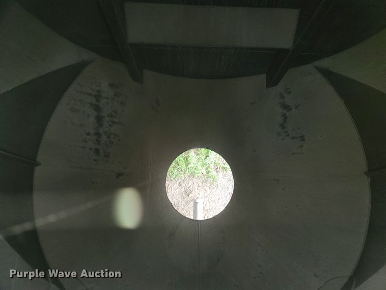 image for item JN9237 2002 Heil  pneumatic dry bulk trailer