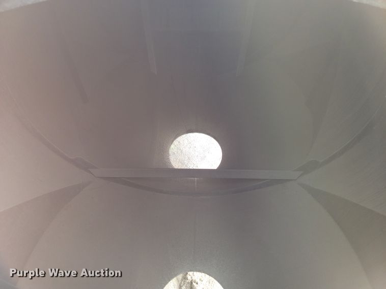 image for item JN9237 2002 Heil  pneumatic dry bulk trailer