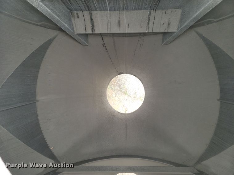 image for item JN9237 2002 Heil  pneumatic dry bulk trailer