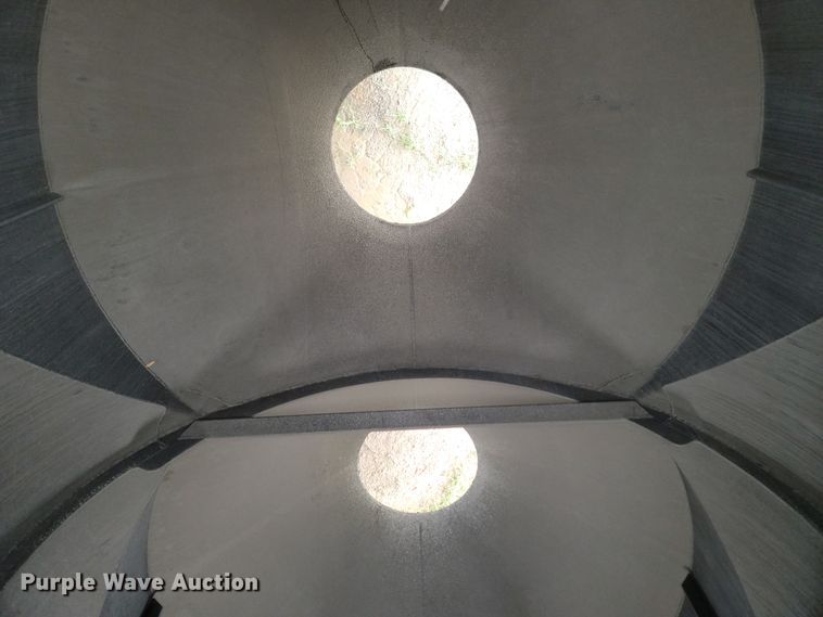 image for item JN9237 2002 Heil  pneumatic dry bulk trailer