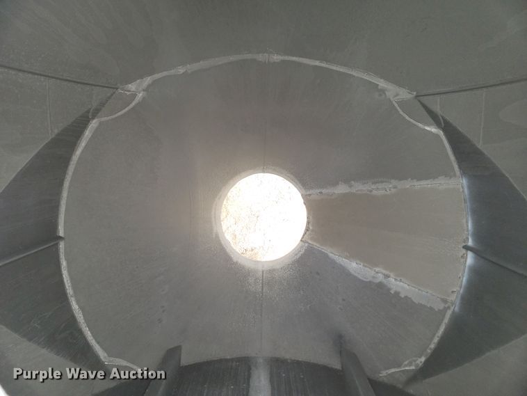 image for item JN9237 2002 Heil  pneumatic dry bulk trailer