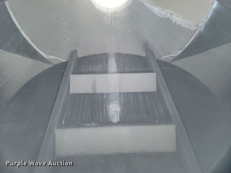 image for item JN9237 2002 Heil  pneumatic dry bulk trailer