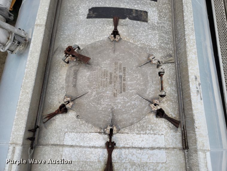 image for item JN9237 2002 Heil  pneumatic dry bulk trailer