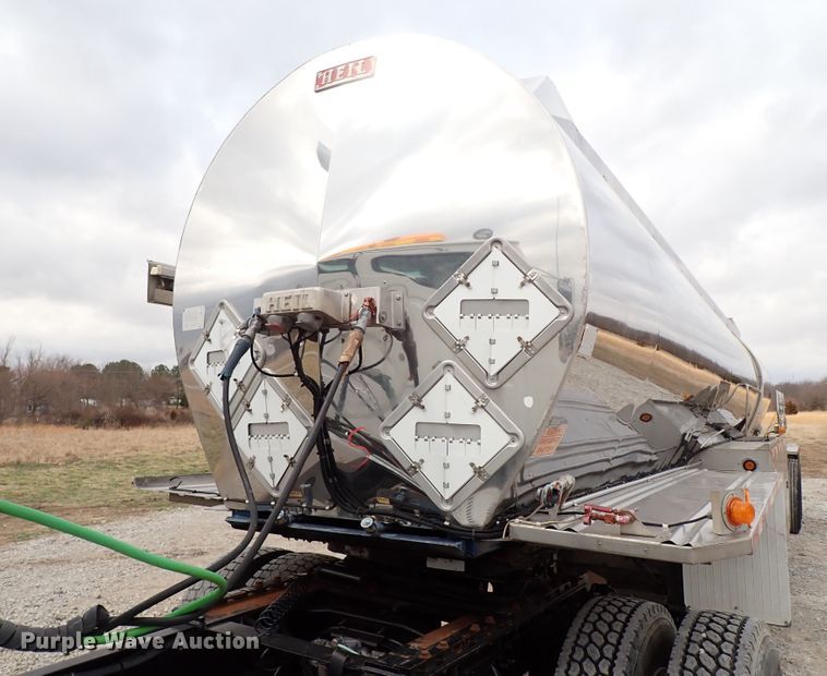 image for item JN9241 1990 Heil  tank trailer