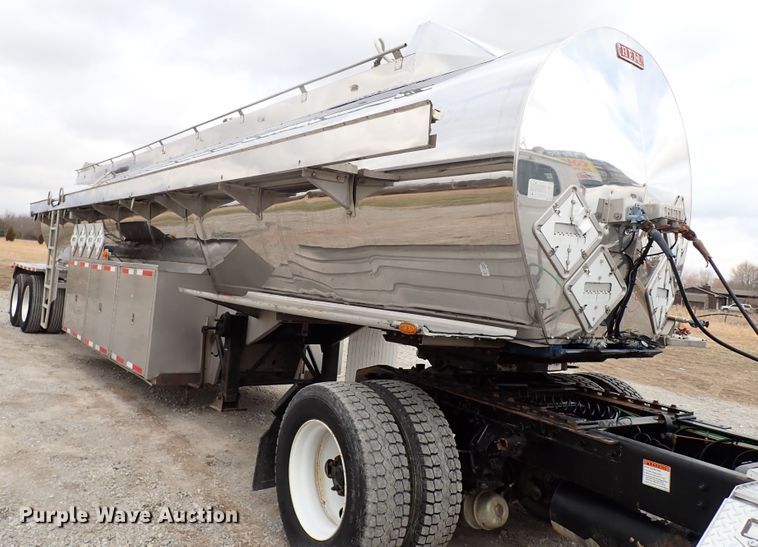 image for item JN9241 1990 Heil  tank trailer