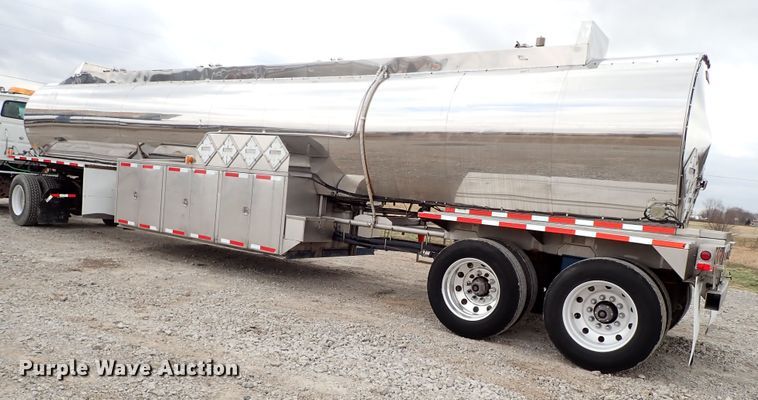 image for item JN9241 1990 Heil  tank trailer