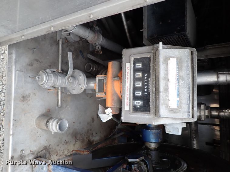 image for item JN9241 1990 Heil  tank trailer