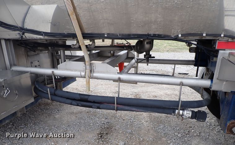 image for item JN9241 1990 Heil  tank trailer