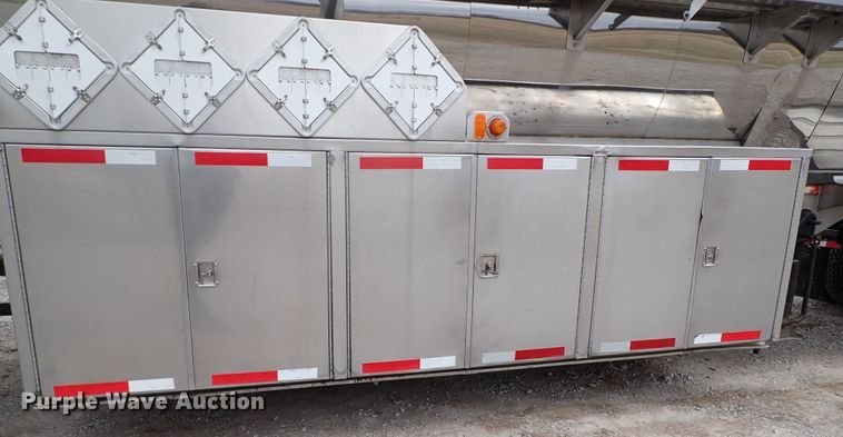 image for item JN9241 1990 Heil  tank trailer