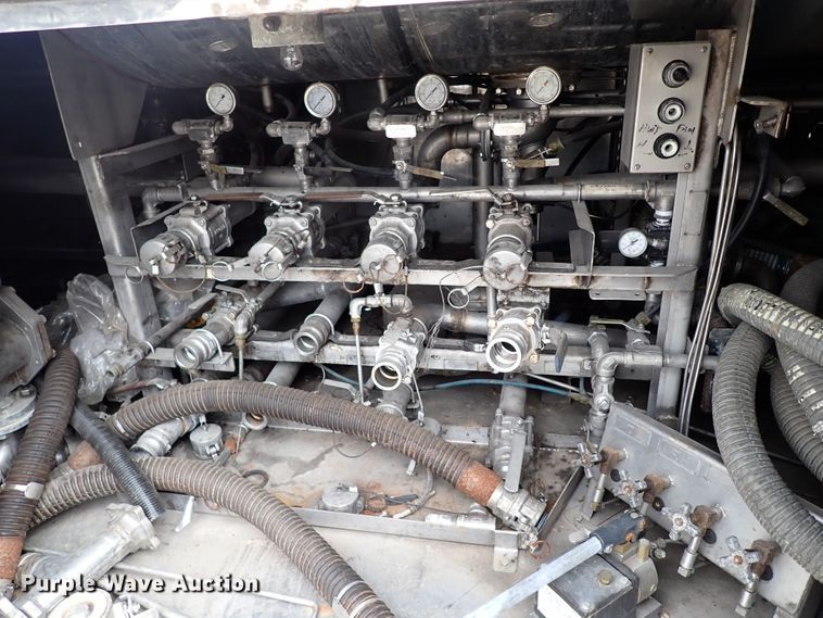 image for item JN9241 1990 Heil  tank trailer