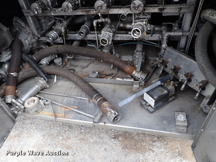 image for item JN9241 1990 Heil  tank trailer