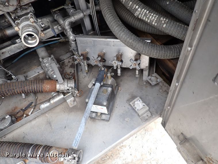 image for item JN9241 1990 Heil  tank trailer