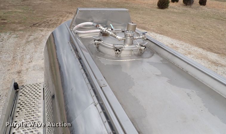 image for item JN9241 1990 Heil  tank trailer