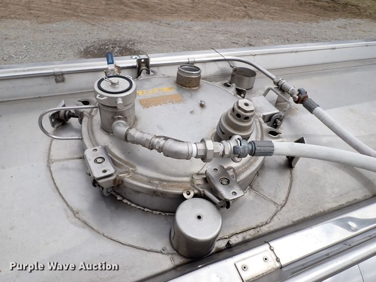 image for item JN9241 1990 Heil  tank trailer