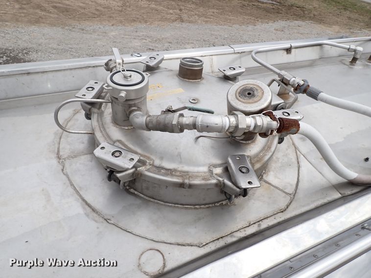 image for item JN9241 1990 Heil  tank trailer