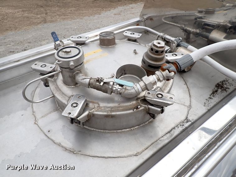 image for item JN9241 1990 Heil  tank trailer