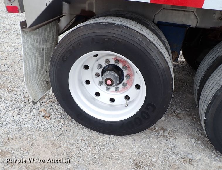 image for item JN9241 1990 Heil  tank trailer