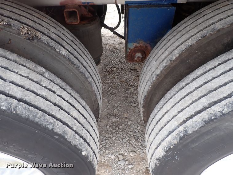 image for item JN9241 1990 Heil  tank trailer