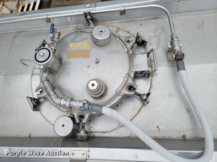 image for item JN9241 1990 Heil  tank trailer